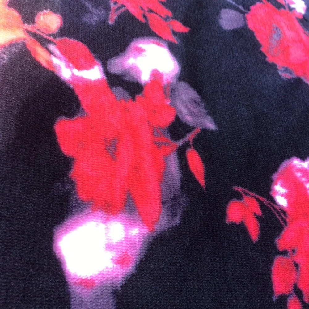 Victoria’s Secret Bold Black & Crimson Floral Sherpa Throw Blanket *RARE*